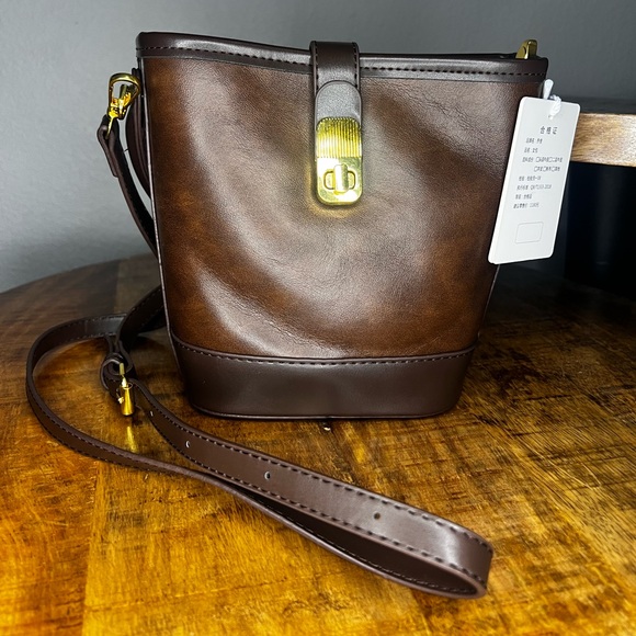 Elegant Brown vegan Leather Bucket Handbag w Divided Interior compartments NEW - Picture 2 of 5